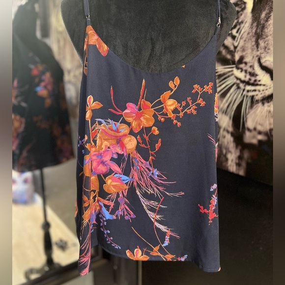🖤💕EUC-A NEW DAY SPAGHETTI STRAP BLOUSE WITH BEAUTIFUL FLORAL COLORS SZ XL🖤💕 - Picture 1 of 8